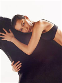 Bellahadid：骏马配美人