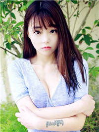 大胆清晰人体，佘贝拉野外泳池边