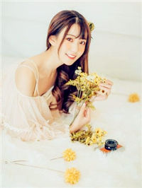 第一片黄叶落下前的时光，都不算是秋天