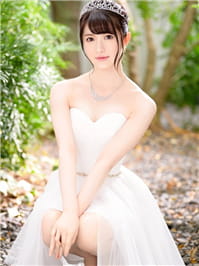 结城瑠美奈-首秀作品头戴皇冠闪亮登场