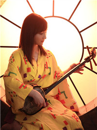 冲绳出产！小麦色Ｈ Cup《楪カレン》纯朴岛民圆梦拍AV