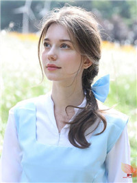 这个插水稻的外国小姐姐，太美了吧！