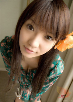 性感童颜正妹双手揉弄两只绵乳