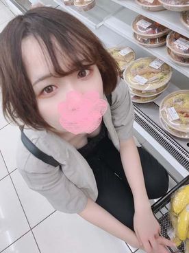 小柄で苗条ー＆ショートカットと３拍子整った美女。FC2-PPV-3072576