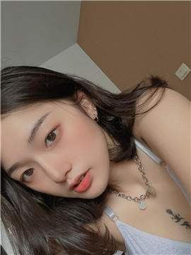 【上车】AV女优《楚梦舒》原是服务生！AVN受访曝：将合作美国男优！